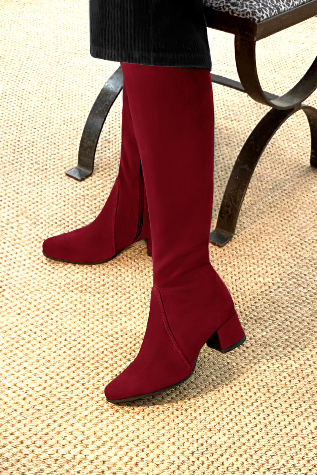 Burgundy red women's feminine knee-high boots. Round toe. Low flare heels. Made to measure. Rear view - Florence KOOIJMAN